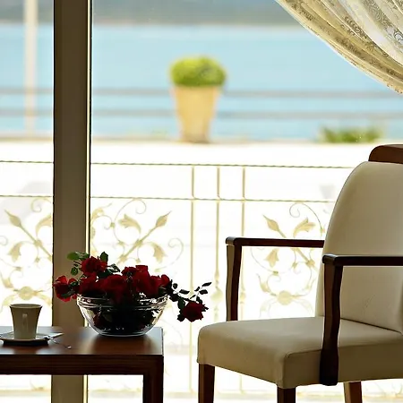 Hotel Cunda Kivrak 2*