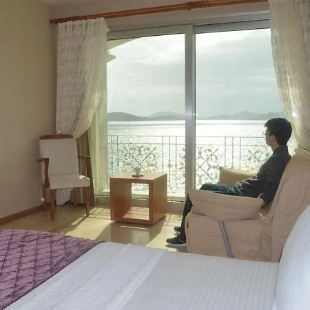 Hotel Cunda Kivrak 2*