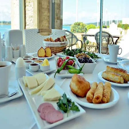 Hotel Cunda Kivrak 2*