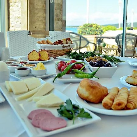 Hotel Cunda Kivrak 2*